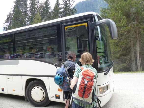 Mit dem Bus geht es zurück nach Innsbruck.
