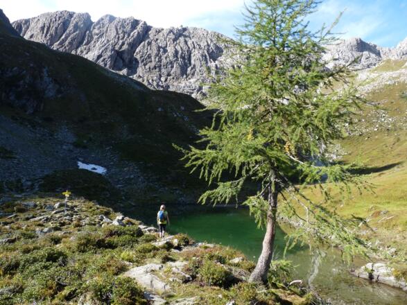 Der Obere Stuckensee am Fuße der Cresta della Pitturina.