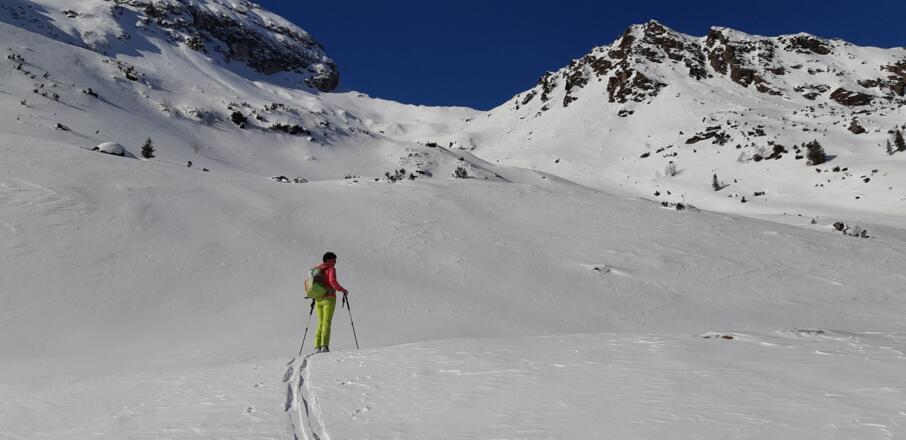 Der erste Steilhang ist überwunden, der Blick auf das Tourenziel wird frei.