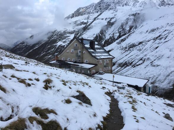 Hochjoch Hospiz bei Schnee