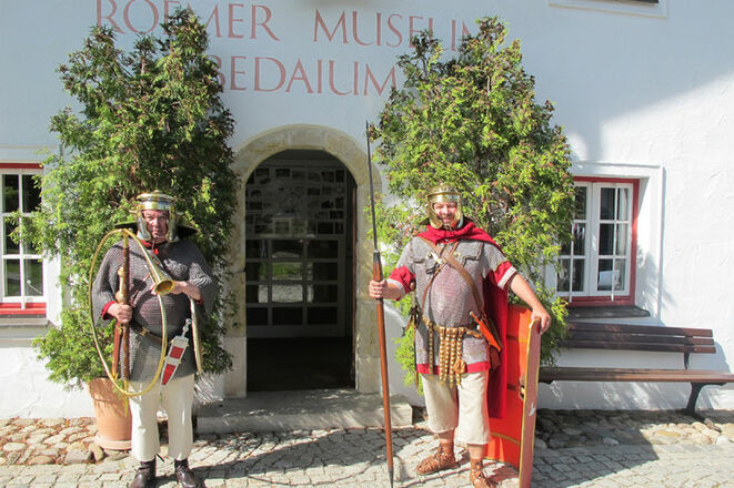 Museumseingang mit Römern