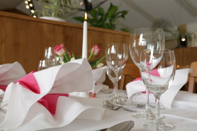 Restaurant Postillion Feierlich gedeckt.