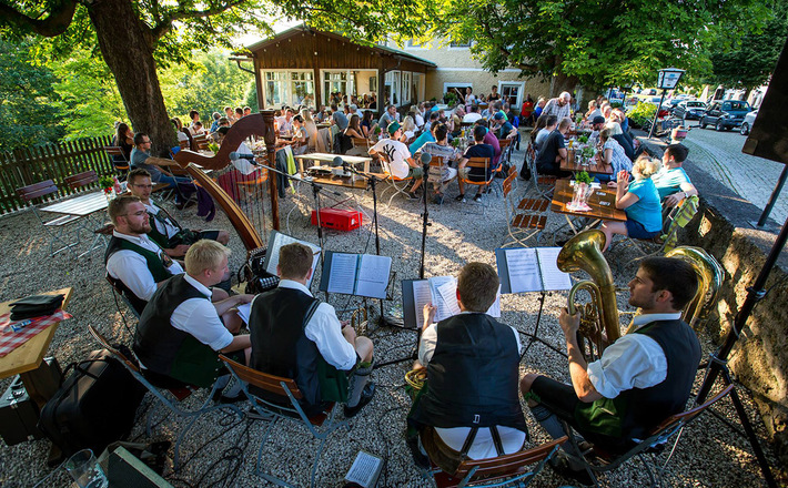 Volksmusikanten im Biergarten vom Goberg