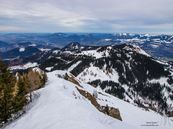 Blick vom Ecker First auf den Gratrücken nach unten.