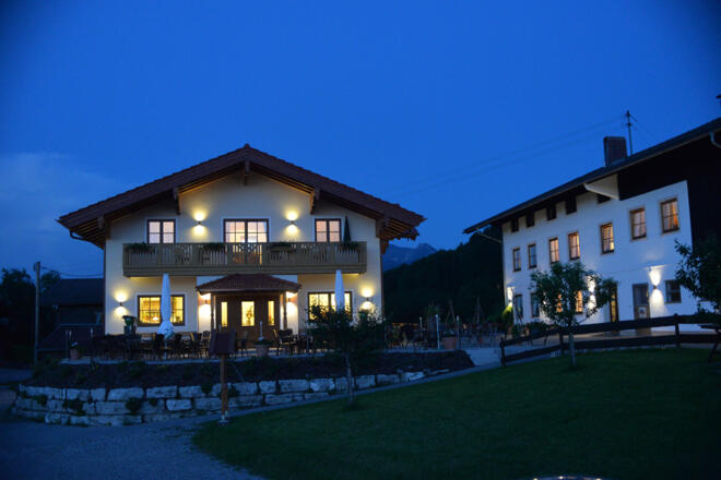 Der Wastelbauerhof bei Nacht