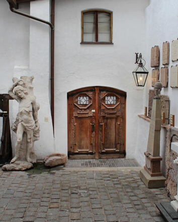 Alte Tür im Museumsinnenhof.