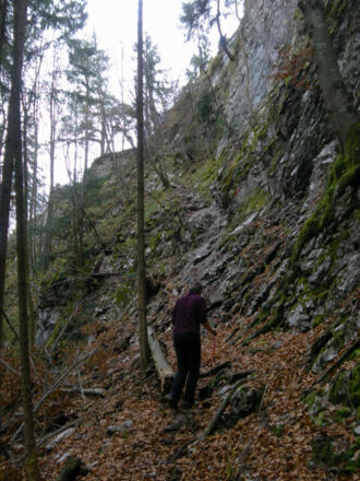 Gipfelsteig mit gesicherter Wandquerung