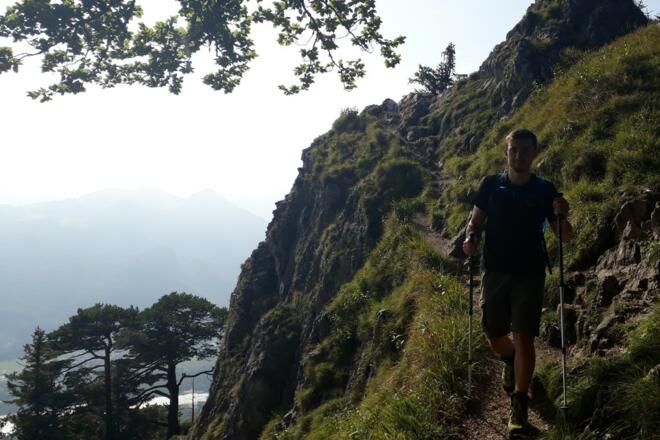 Weg zum Heuberggipfel überhalb des Inntales