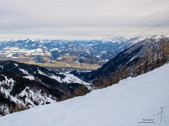 Schöne Aussicht auf das Salzachtal mit der Osterhorngruppe im Hintergrund.