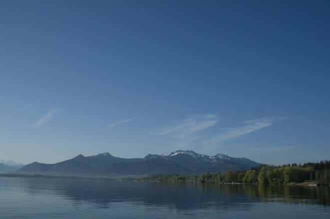 Die Kampenwand vom See aus