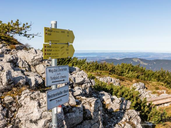 Blick zurück auf die Stoißer Alm am Teisenberg.
