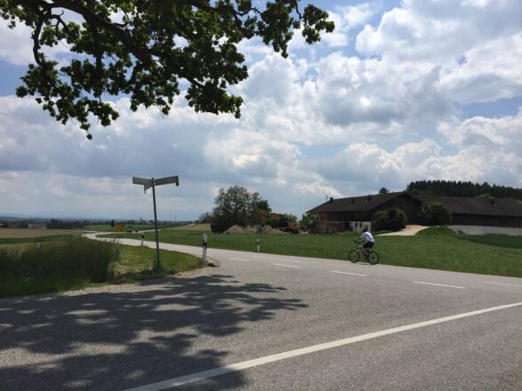 links abbiegen, im Kreisverkehr rechts nach Hagenberg