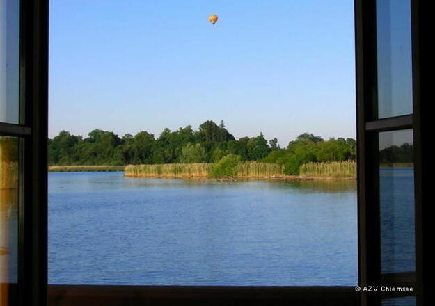 Blick aus der Naturbeobachtungsstation auf die Prien.