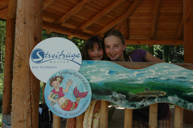 Lachende Kinder im Jenbachparadies in Bad Feilnbach
