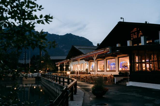 Seeterrasse am Abend