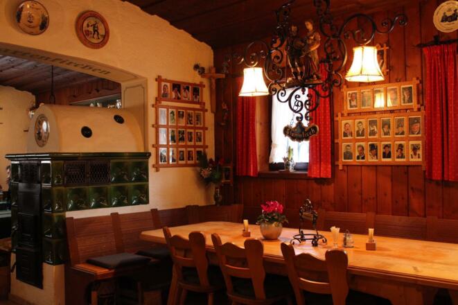 gemütlicher Kachelofen