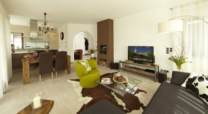 Wohn-/ Esszimmer Ansicht 1