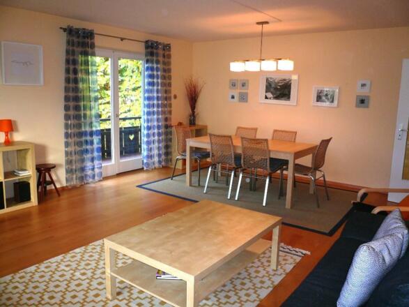 Wohnzimmer mit Esstisch