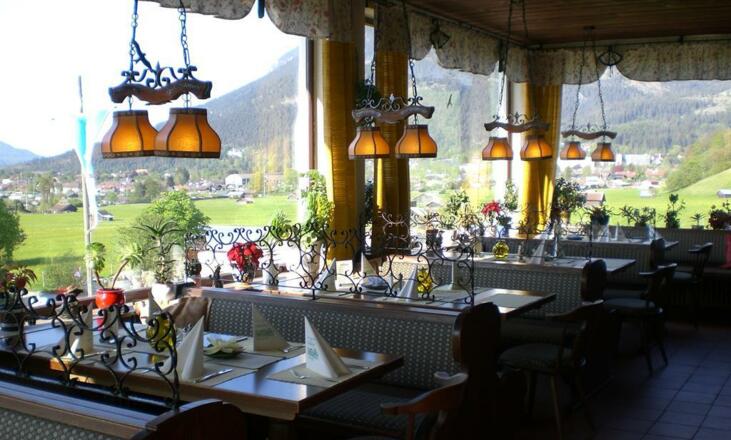 mit Blick auf Partenkirchen