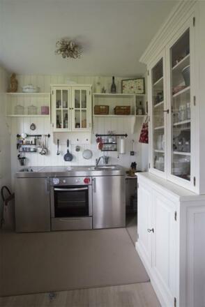 Küche mit Spülmaschine