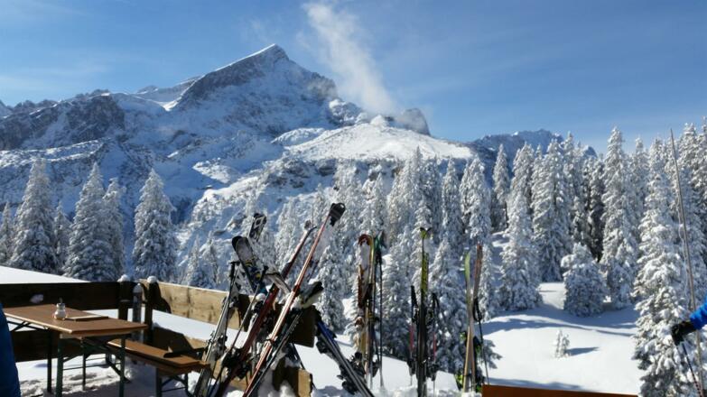 Kreuzalm mit Alpspitze