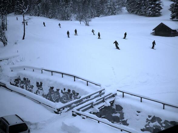 Blick vom Hotel auf die Piste
