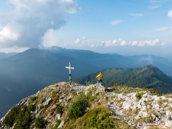 Vom Ostgipfe geets flach weida.