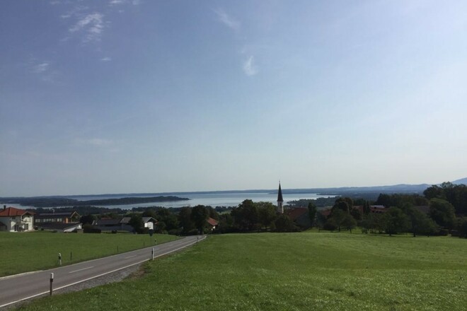 Blick von Hittenkirchen auf den Chiemsee
