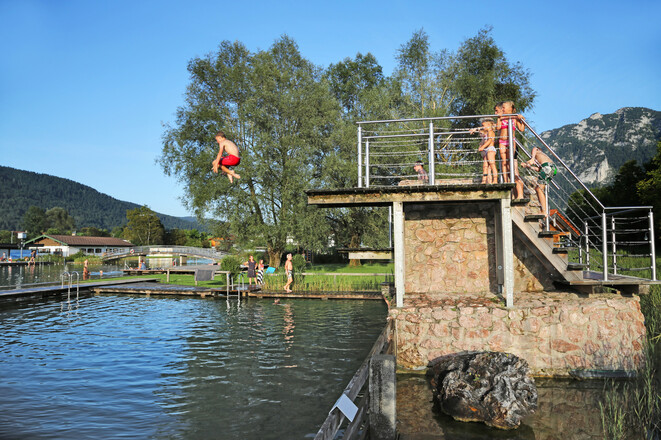 Sprungturm im Naturbadesee Inzell