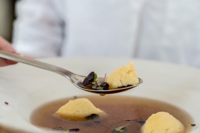 Hausgemachte Griesnockerlsuppe