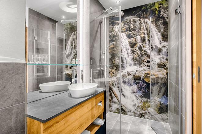 LifestyleAlpine Zimmer Bad