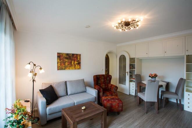 Wohnzimmer mit Essecke