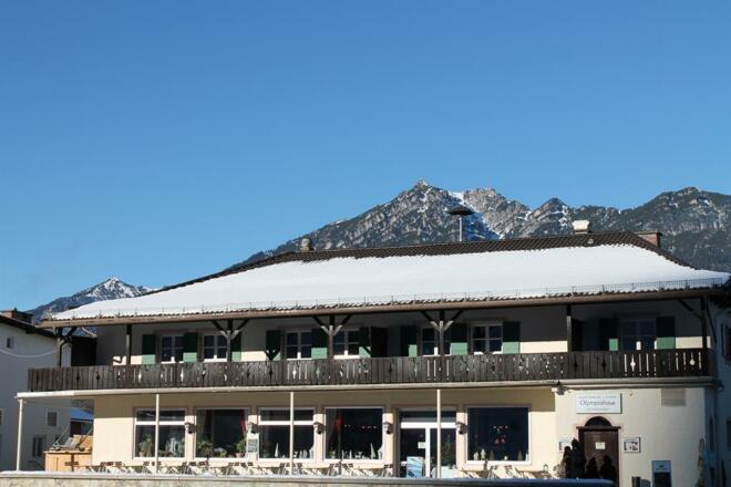 Aussenansicht mit Biergarten
