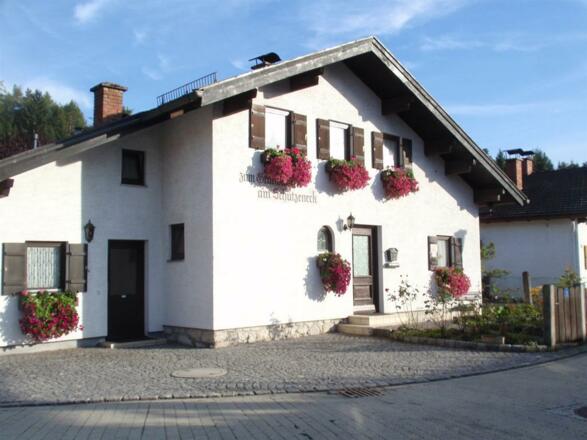 Großer privater Parkplatz