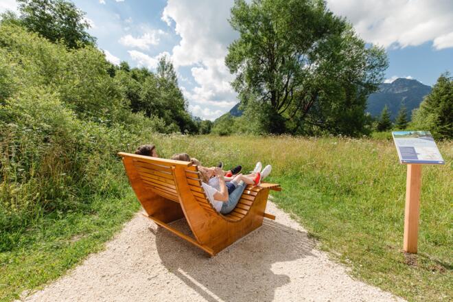 Relaxen auf dem Bienen-Bankerl