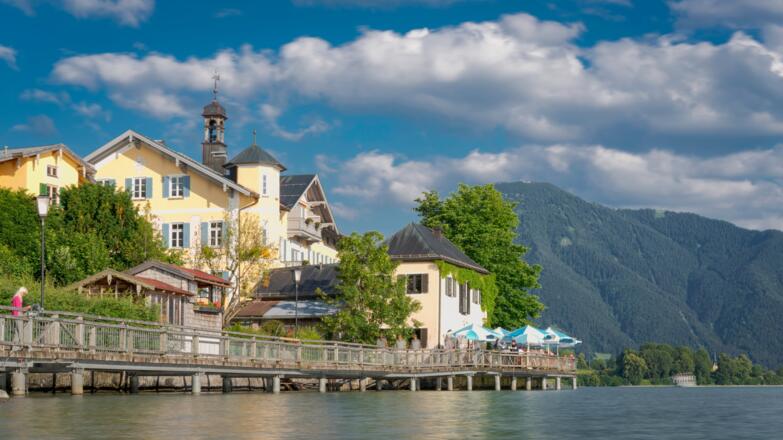 Die Seepromenade in Tegernsee Stadt