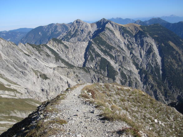 Blick vom Gipfel auf Friederspitz und Frieder