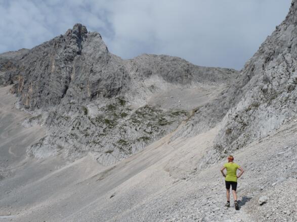 Bis zur Meilerhütte ist es nicht mehr weit. Sichtbar ist sie aber erst ganz zuletzt.