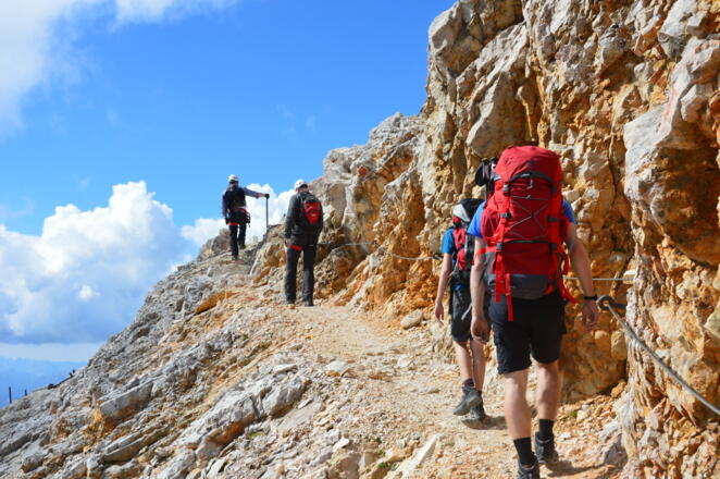 Der letzte Quergang im Gipfelhang, bevor es auf dem Grat zum Münchner Haus geht