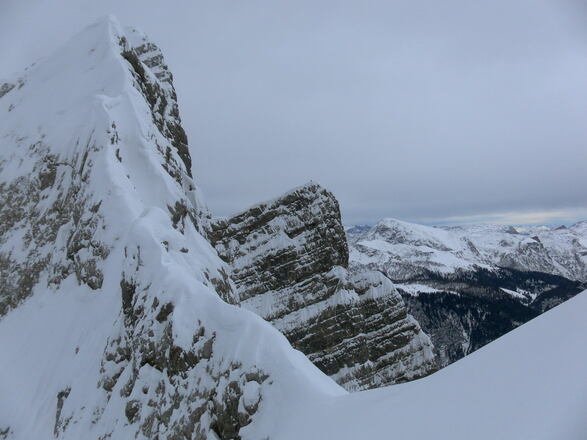 Westgrat des 5. Kindes,  3. Kind rechts dahinter