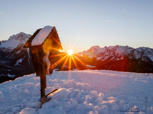 das Kreuz beim Sonnenuntergang