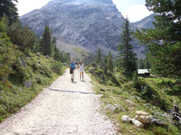 Weg zwischen Wettersteinalm und Schachen