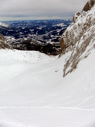 Tiefblick vom Steilhang ins Kar