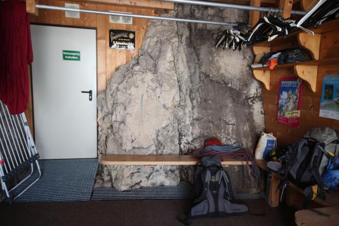 Die Meilerhütte wurde in den Wettersteinkalk gebaut