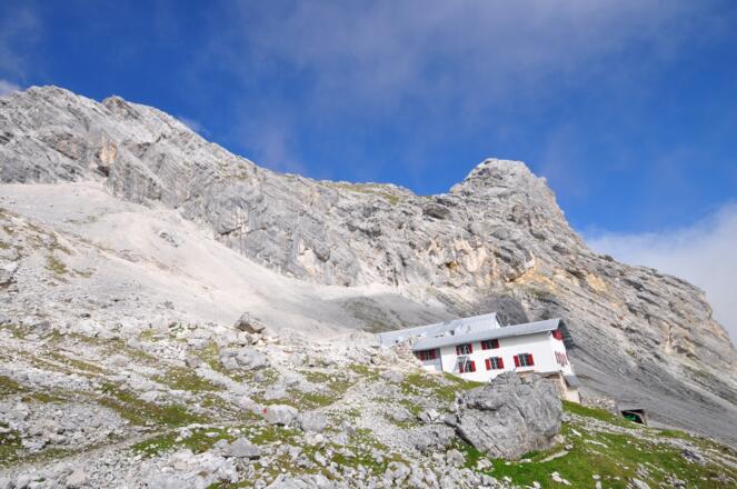 Knorrhütte von Südosten im Hintergrund Brunntalkopf