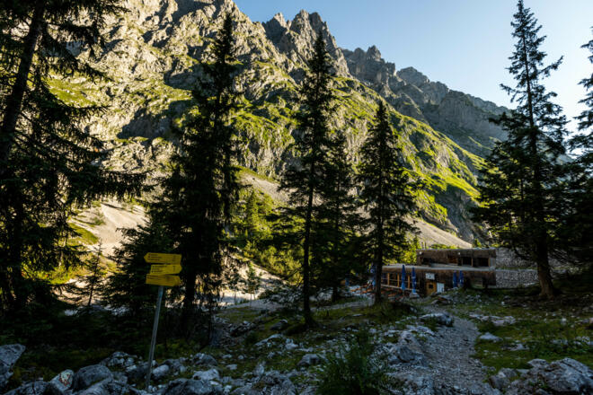 Die Höllentalangerhütte