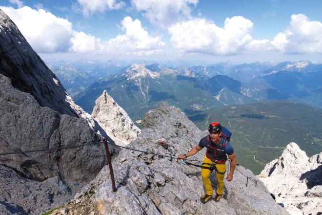 Blick vom Klettersteig nach Norden auf Eibsee und Kramer.