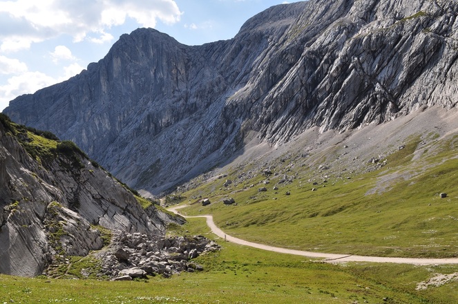 Erlebnisweg unter den Bernadeinwänden