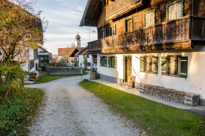 Fernradweg - Loisach-Radweg - Ortszentrum von Ohlstadt