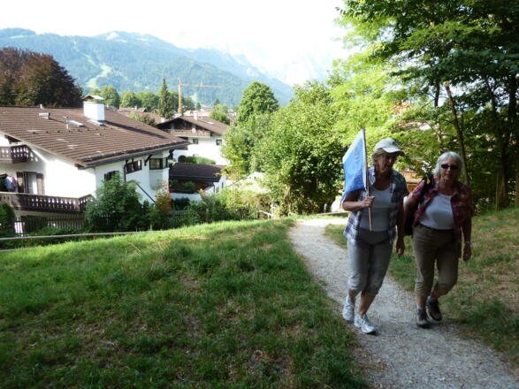 Oberhalb Garmisch-Partenkirchens
